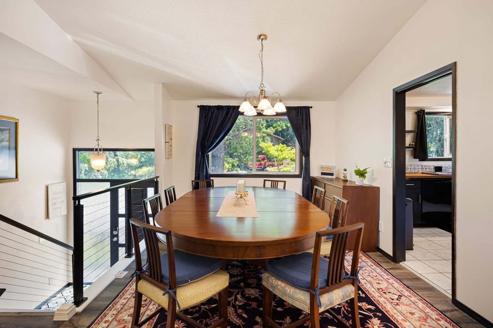 House, 4 Bedrooms | Dining