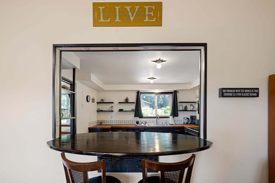House, 4 Bedrooms | Dining
