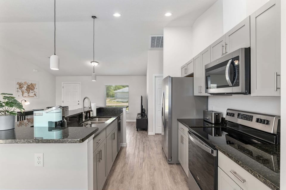 House, 3 Bedrooms | Private kitchen | Coffee/tea maker, fridge, oven, toaster