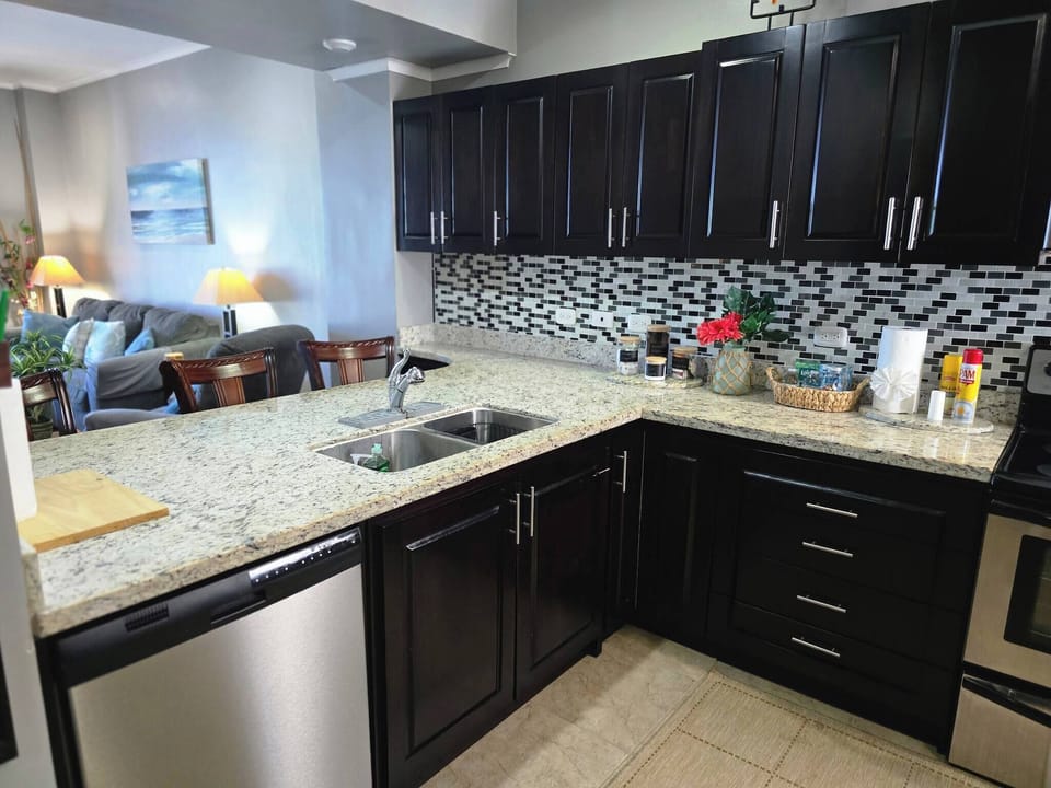 Condo, 2 Bedrooms, Accessible, Balcony | Interior