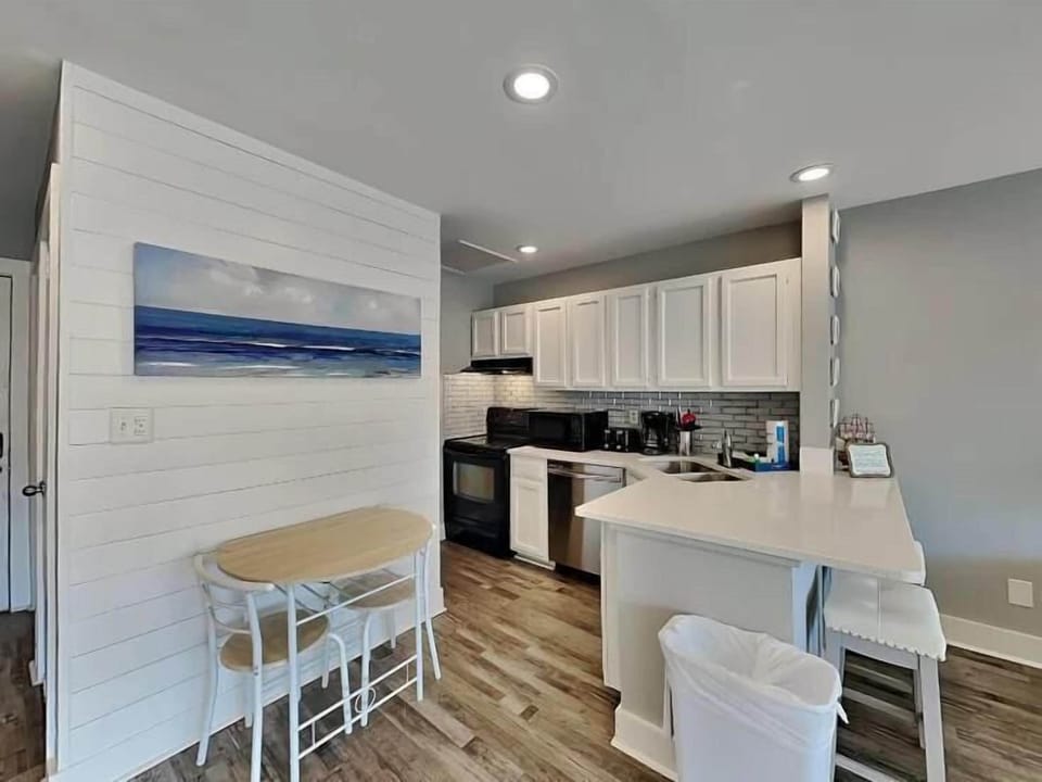 Condo, 1 Queen Bed with Sofa bed (Sandpiper Cove 8242) | Private kitchen