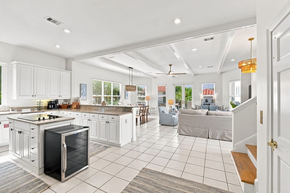 Vizcaya East 1028 - 2nd level area living layout