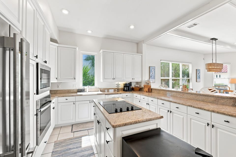 Vizcaya East 1028 - 2nd level area open living layout