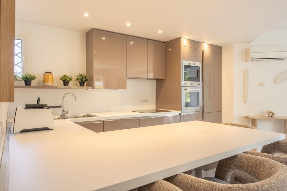 Apartment | Private kitchen | Coffee/tea maker, fridge, microwave, oven