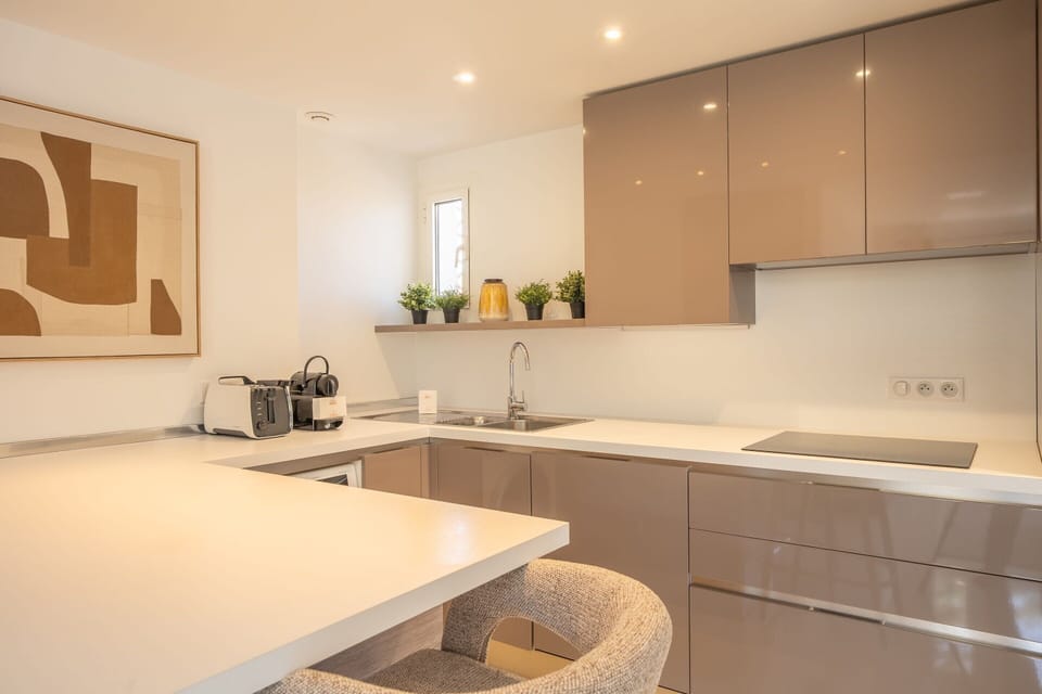 Apartment | Private kitchen | Coffee/tea maker, fridge, microwave, oven
