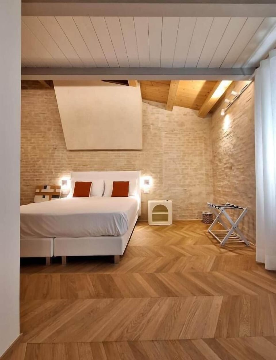 Deluxe Suite, Kitchenette | Minibar (free items), in-room safe, blackout drapes, soundproofing