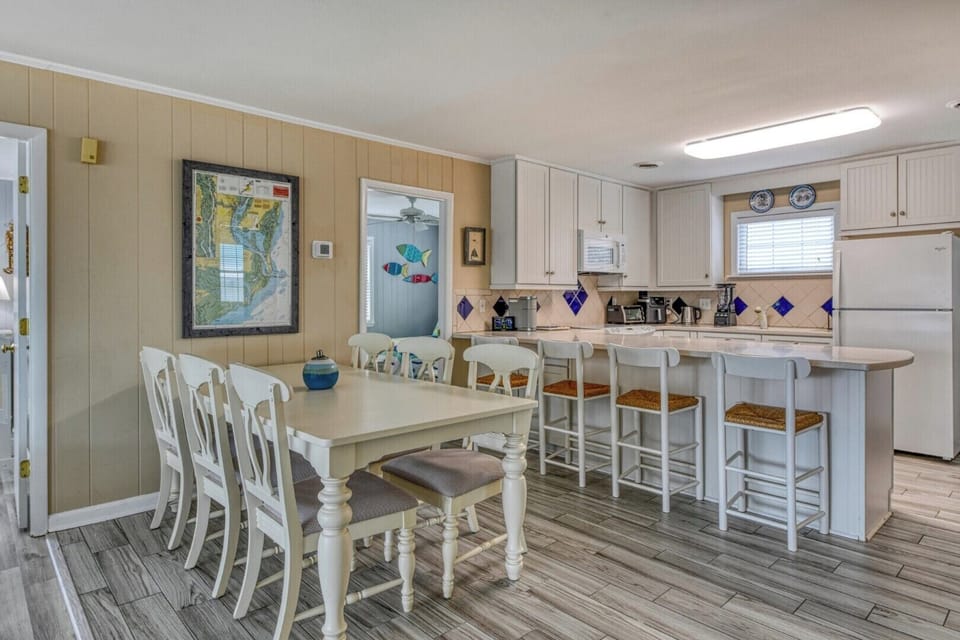 Sail Away - Dining Area