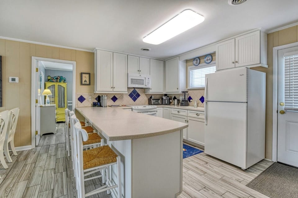 Sail Away - Dining Area