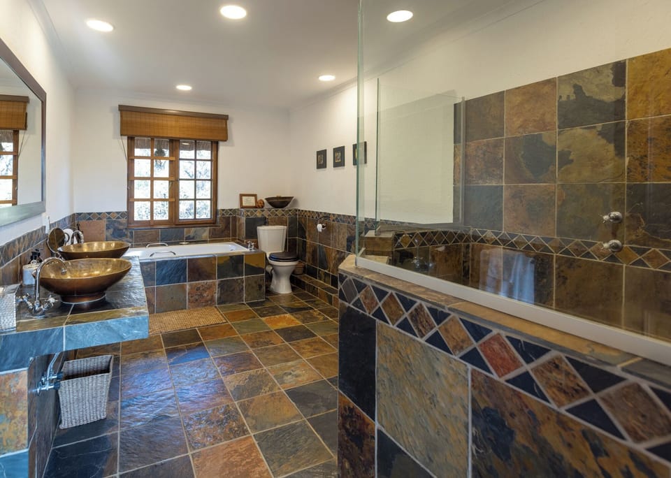 Luxury Double Room, Garden View | Bathroom | Free toiletries, hair dryer, towels, soap