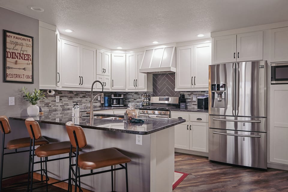 Fully equipped kitchen.