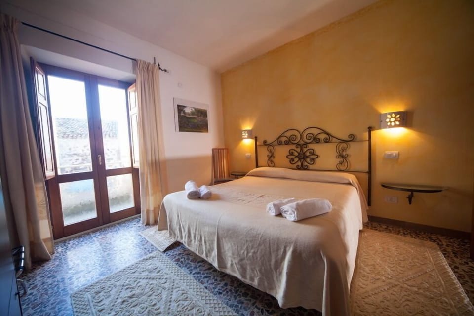 Triple Room | Premium bedding, minibar, in-room safe, desk