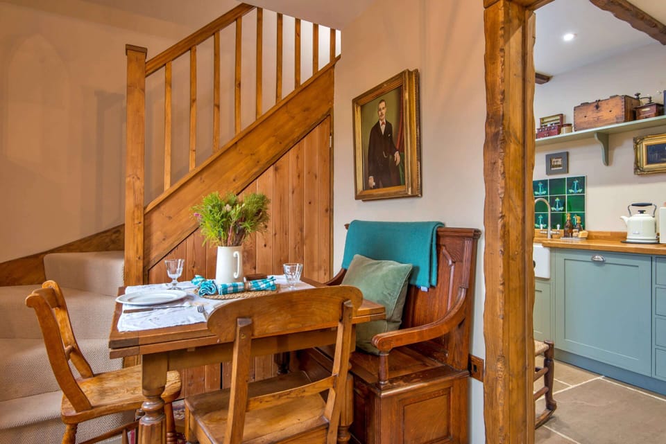 Cottage | Dining