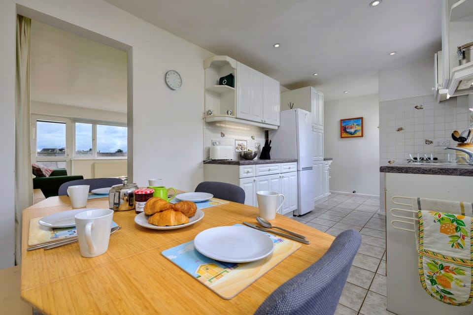 Bungalow | Dining