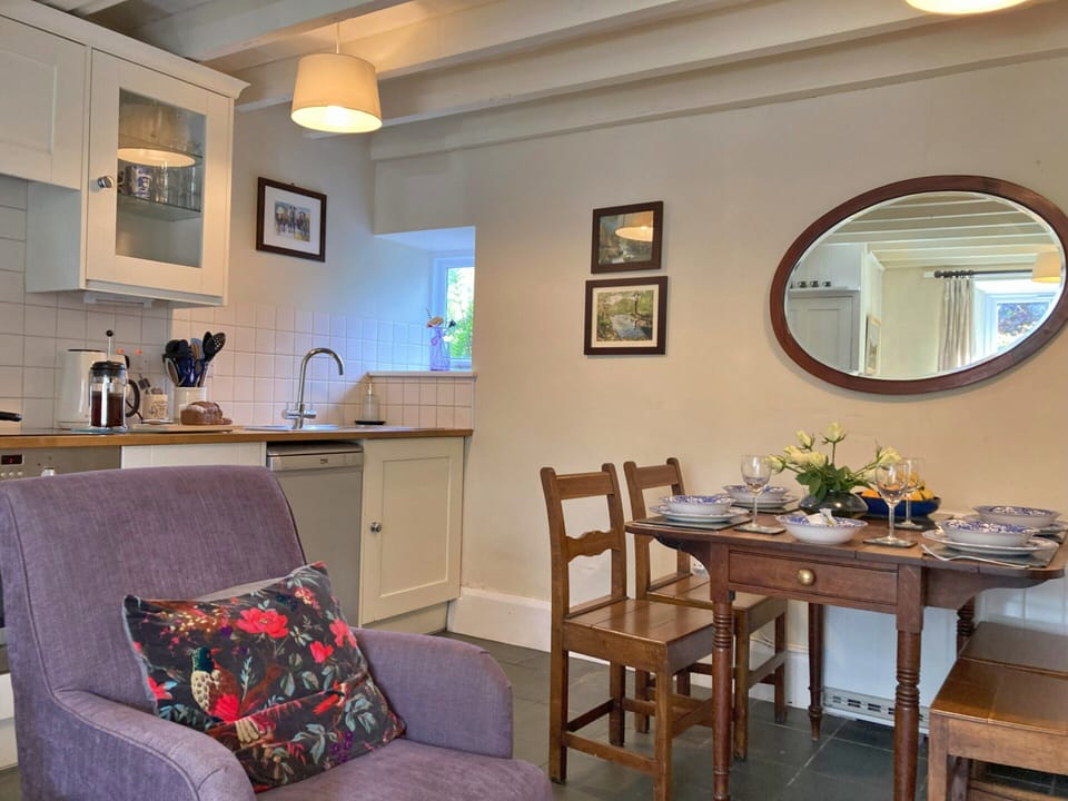 Cottage | Dining