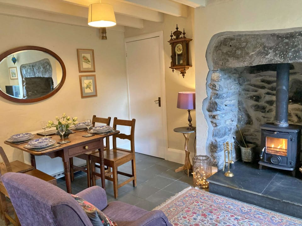 Cottage | Dining