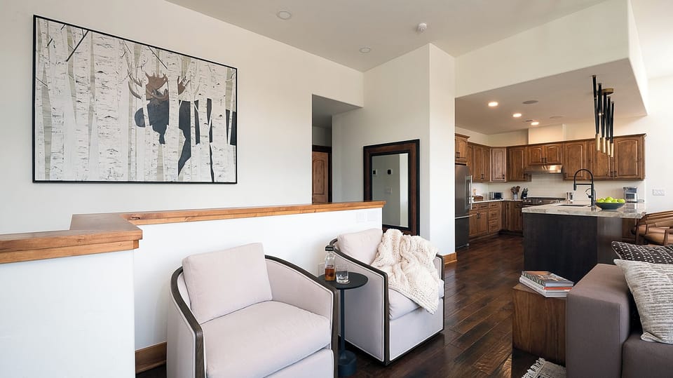 Great Room, Main Level - Seating nook beside kitchen