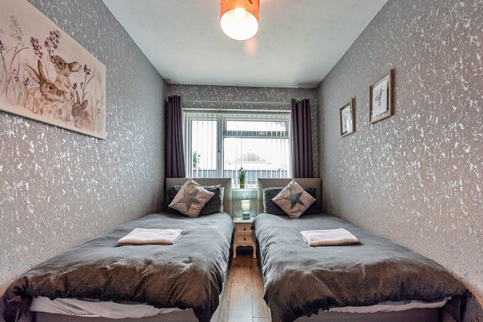 Bungalow | 2 bedrooms, laptop workspace, iron/ironing board