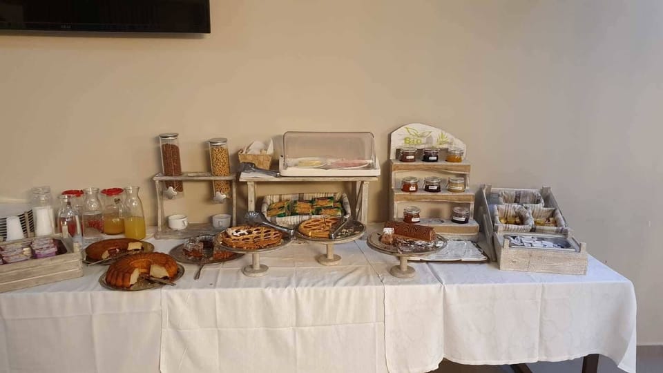 Free daily cooked-to-order breakfast