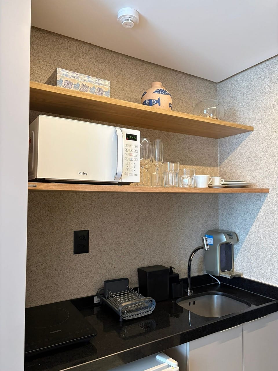 Studio | Private kitchen | Toaster, blender, cookware/dishes/utensils