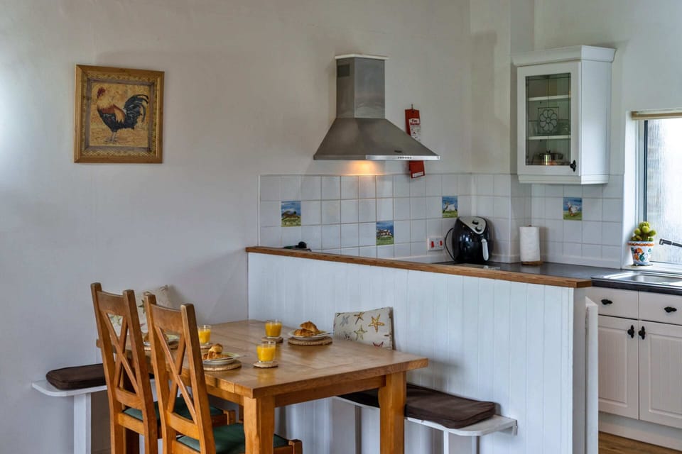 Cottage | Dining