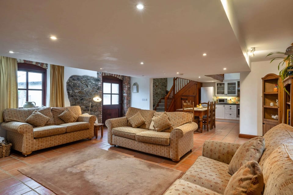 Cottage | Living room | Fireplace