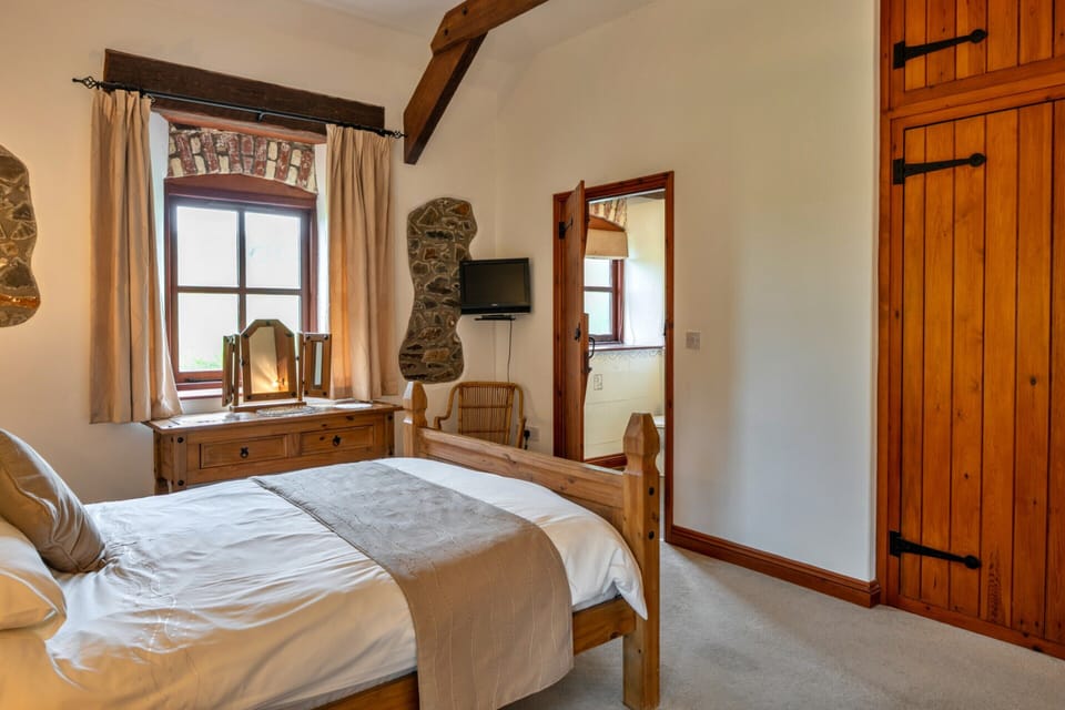 Cottage | 2 bedrooms, iron/ironing board