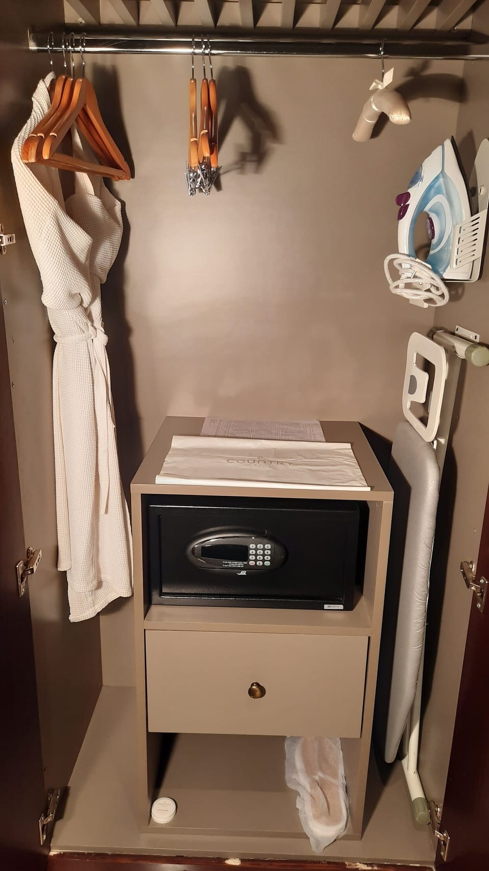Junior Suite | Iron/ironing board