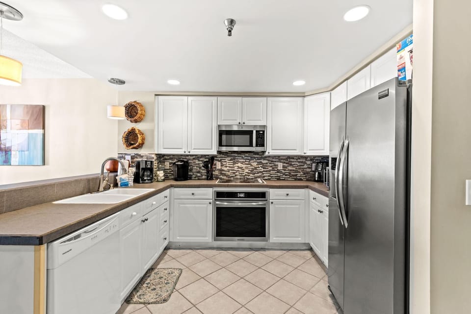 Condo, 1 King Bed with Sofa bed (Emerald Isle Unit 1402) | Private kitchen