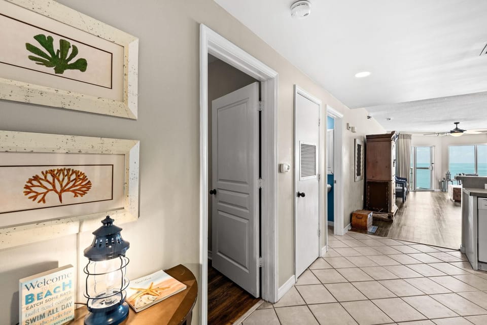 Condo, 1 King Bed with Sofa bed (Emerald Isle Unit 1402) | Interior