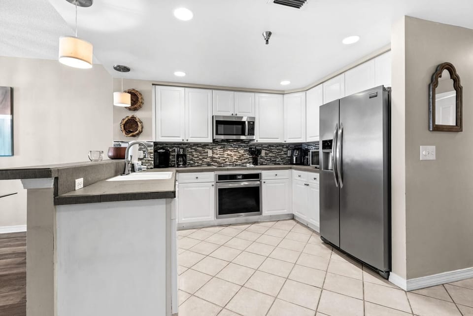 Condo, 1 King Bed with Sofa bed (Emerald Isle Unit 1402) | Private kitchen