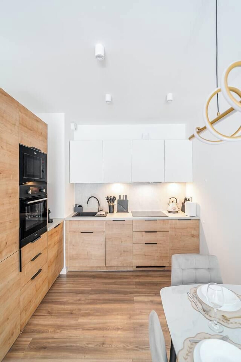 Kraków Top Location Apartment with Parking & Terrace | Book Now with RENTUJEMY.COM