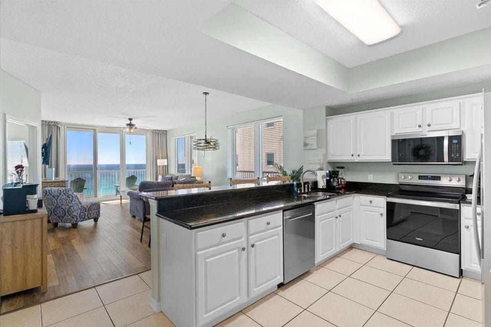 Condo, Multiple Beds (Summerwind West 804) | Private kitchen