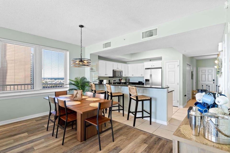 Condo, Multiple Beds (Summerwind West 804) | Dining