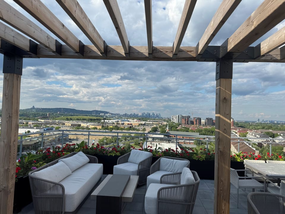 Barbecue sur le toit et coin salon
Barbecue & Sitting area on top