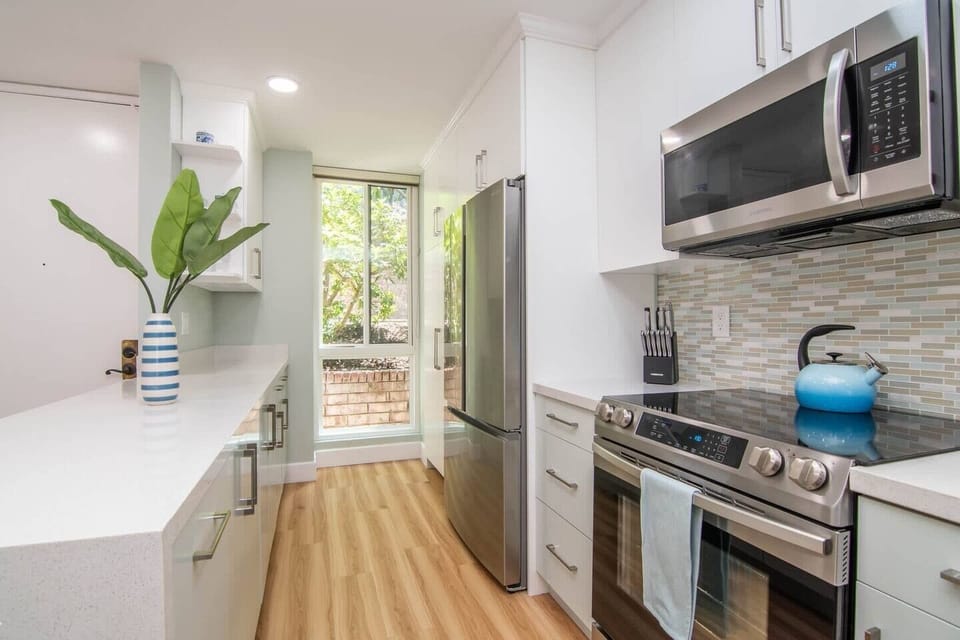 Condo, Multiple Beds, Garden View (A13 Surfbreak Cottage) | Private kitchen