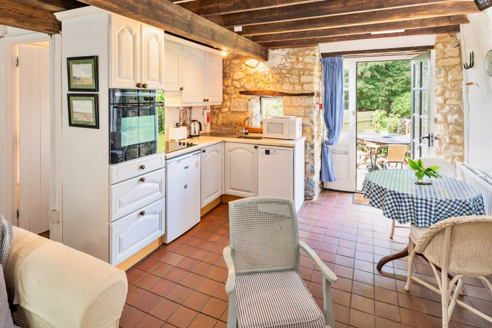 Cottage | Dining