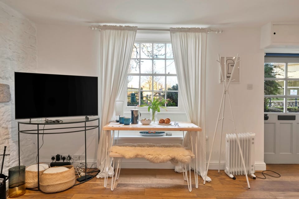 Cottage | Dining