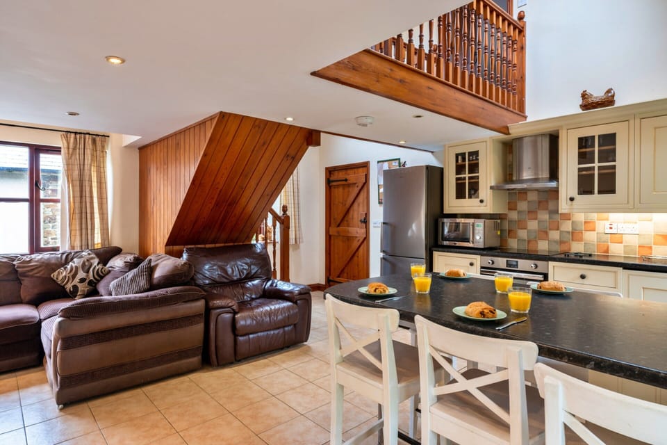 Cottage | Living room | Fireplace