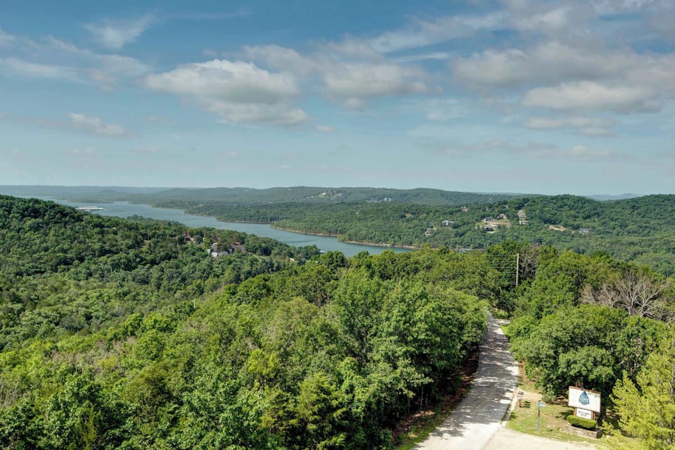 Panoramic views of the Ozark Hills and Table Rock Lake from the private deck. Perfect for a relaxing Branson getaway, this scenic outdoor space offers breathtaking views of the lake and surrounding nature.