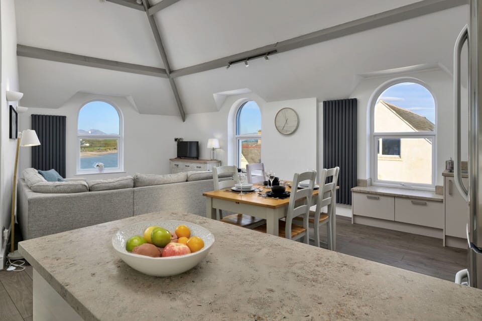 House | Dining