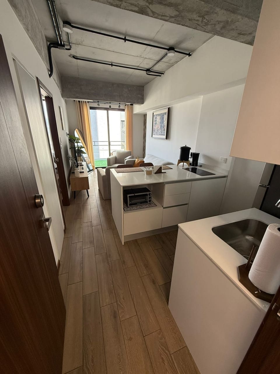 Apartment, 1 Queen Bed, Balcony, City View | Interior
