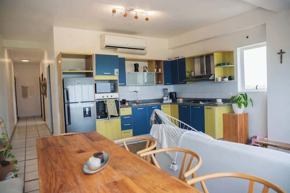 COCINA, COMEDOR Y PASILLO DE LOS CUARTOS