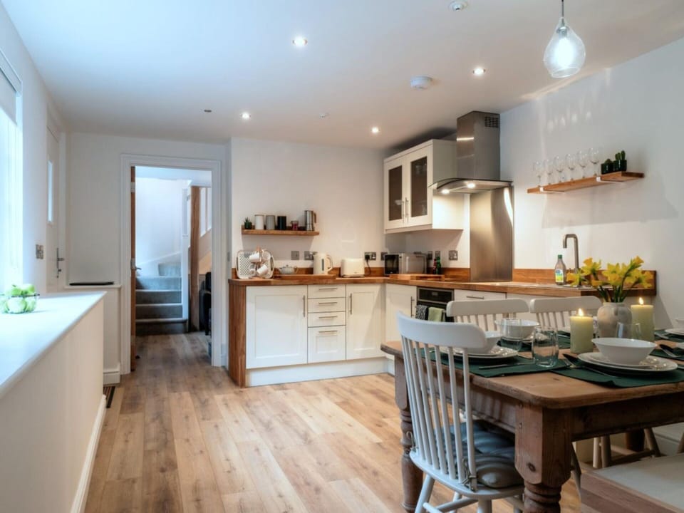 Cottage | Private kitchen | Highchair