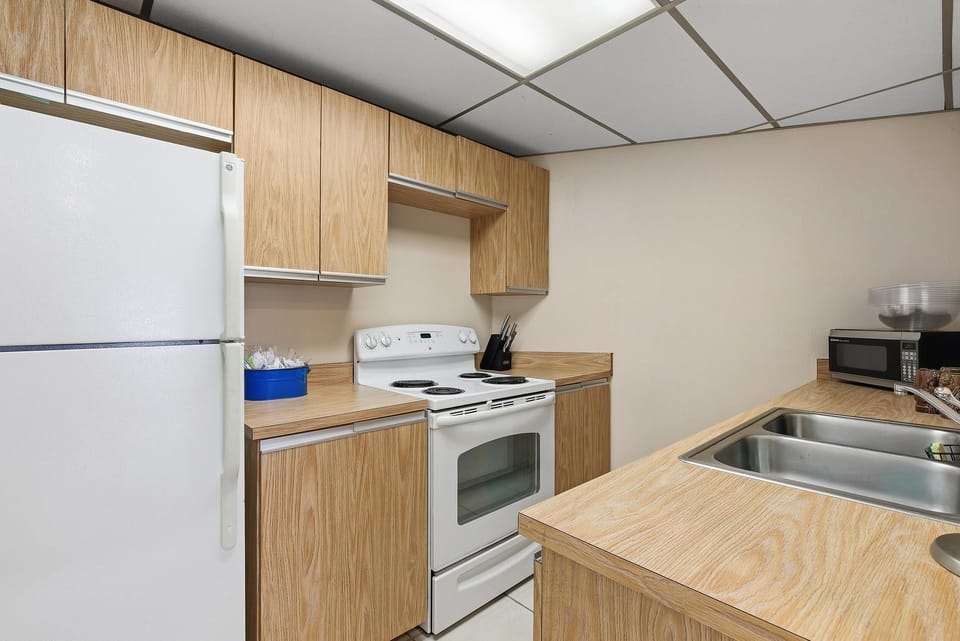 Condo, Multiple Beds (Marker 33 #1C3) | Private kitchen
