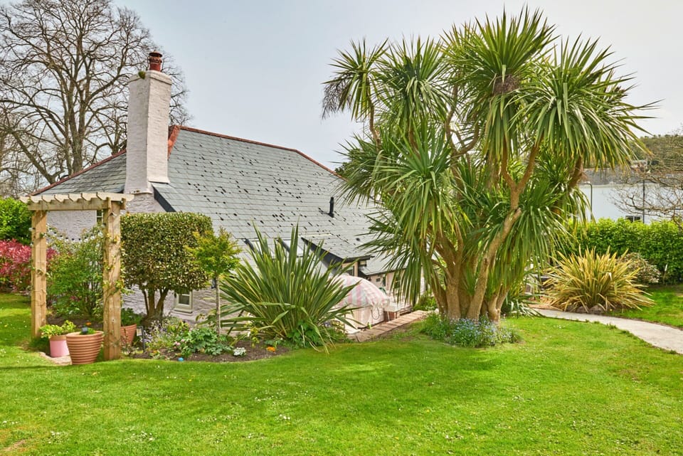 Cottage | Garden