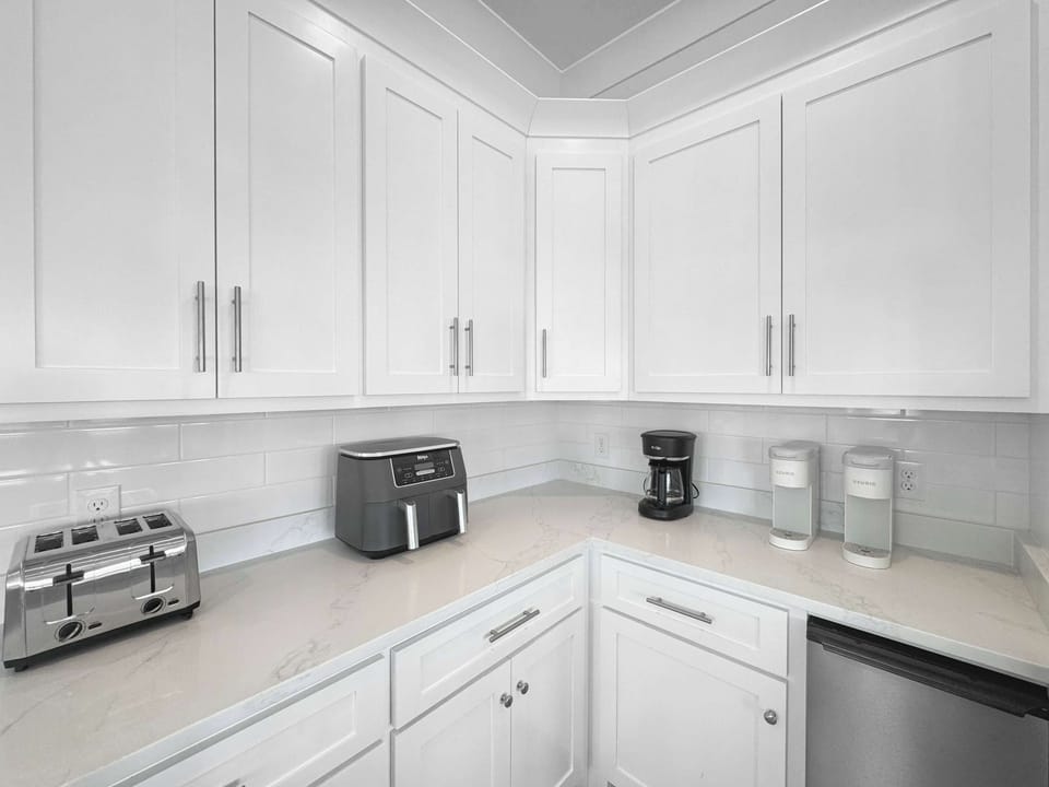 House, Multiple Beds (The Fort) | Private kitchen