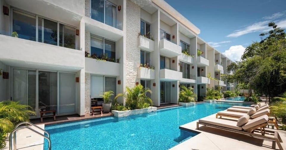 2 outdoor pools