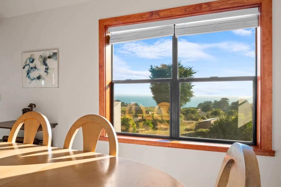 Dining table for 6 & ocean view