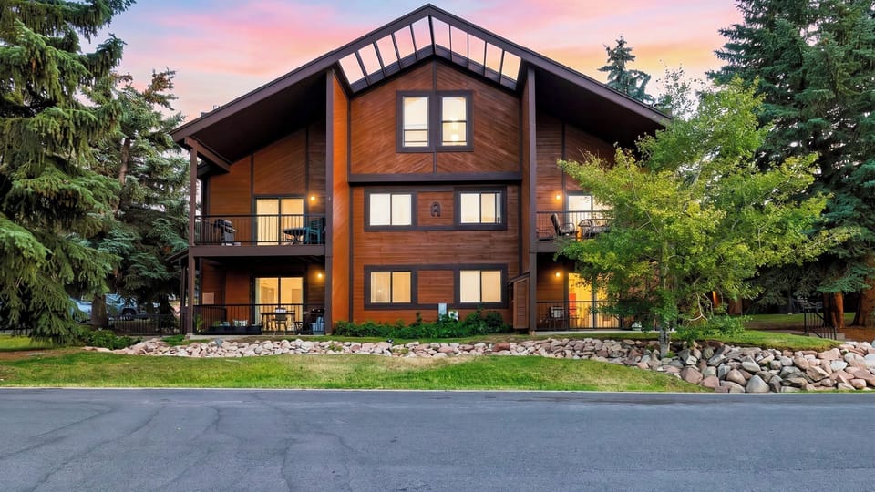 Apartment (3 Bedrooms) | Front of property