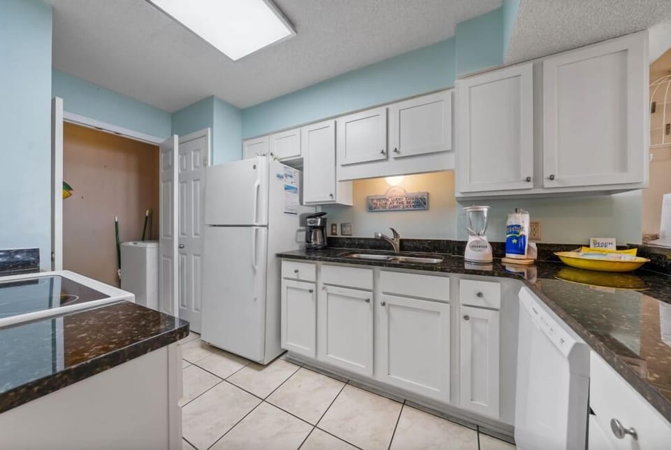 Condo, Multiple Beds (Boardwalk 486) | Private kitchen